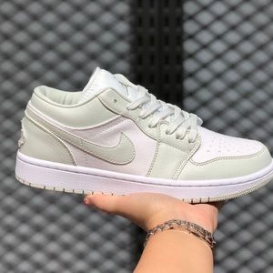 AUTHENTIC Jordan 1 Low in Spruce Aura